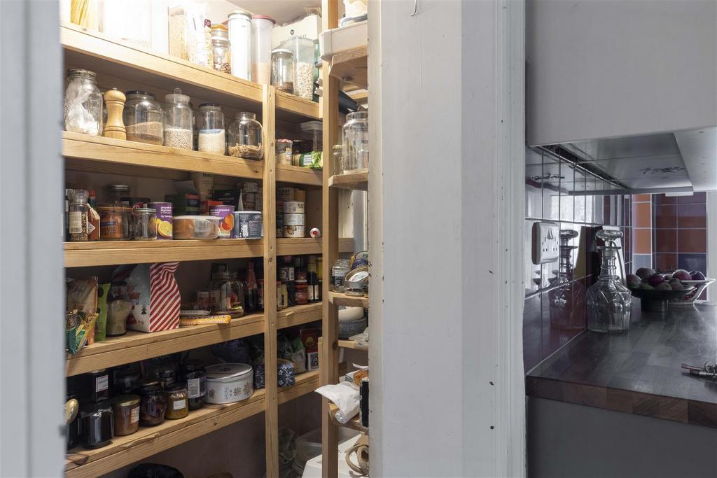 Walk in pantry