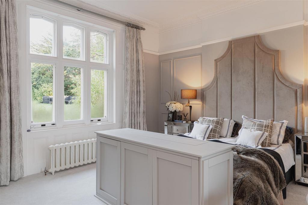 Raglan Road, Reigate 1 bed apartment for sale £425,000