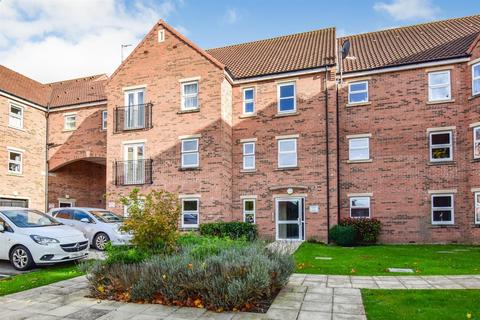 2 bedroom flat for sale, Cloisters Mews, Bridlington, East Riding of Yorkshire