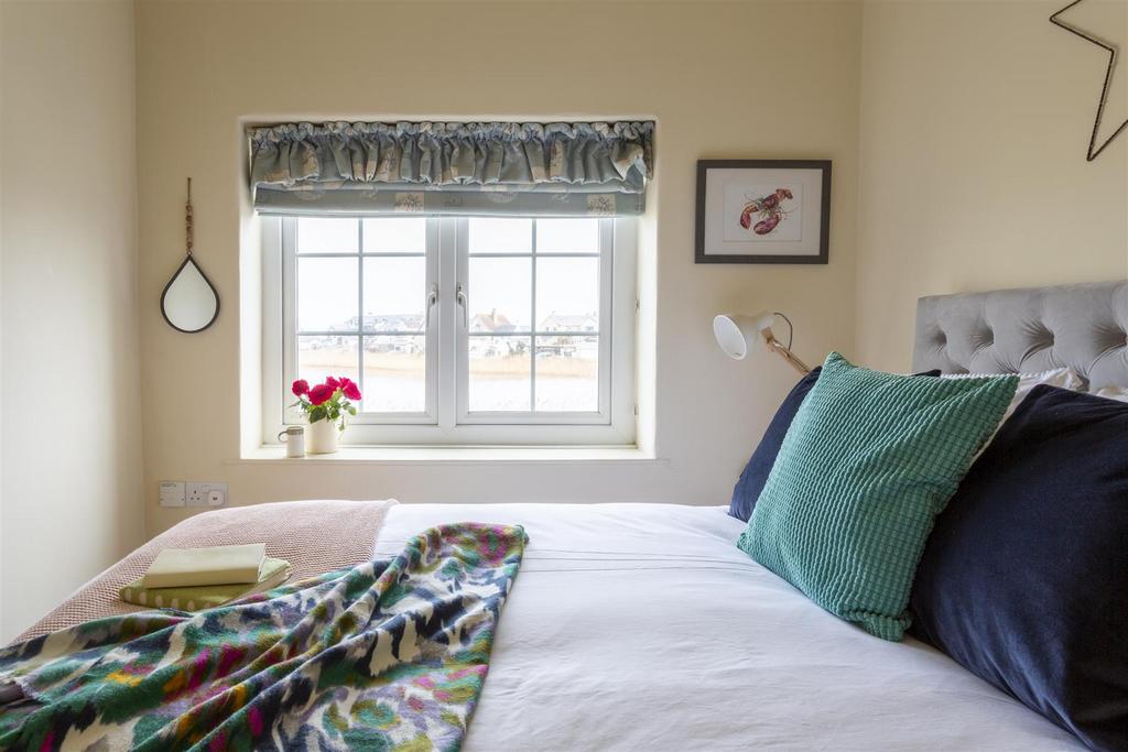 Bedroom 2a.jpg