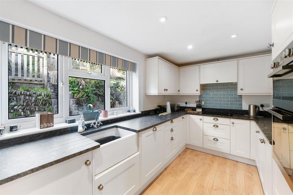 Kitchen 1.jpg