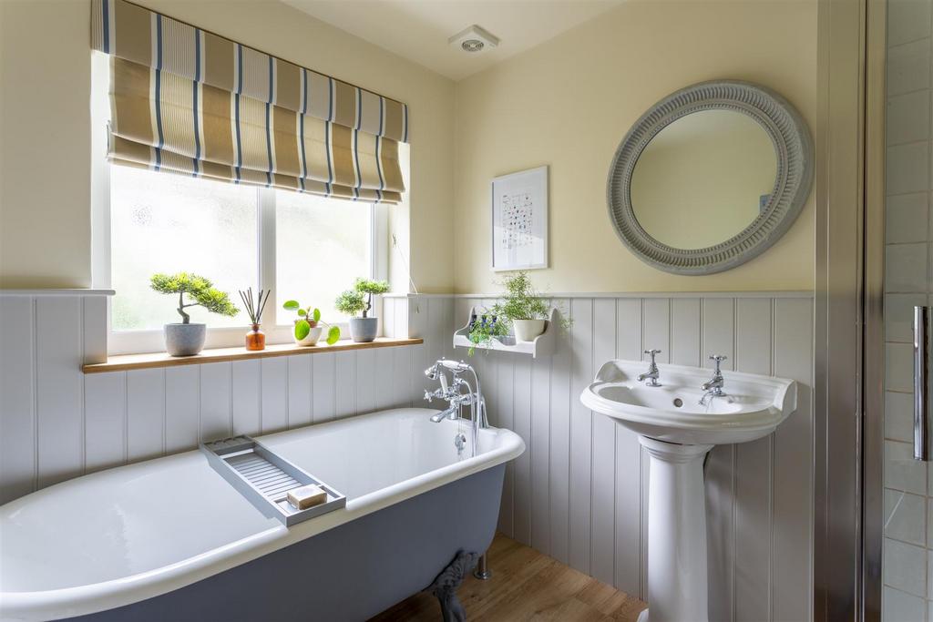 Florence bath room 1.jpg