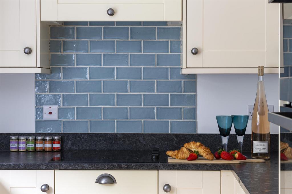 Kitchen 2.jpg