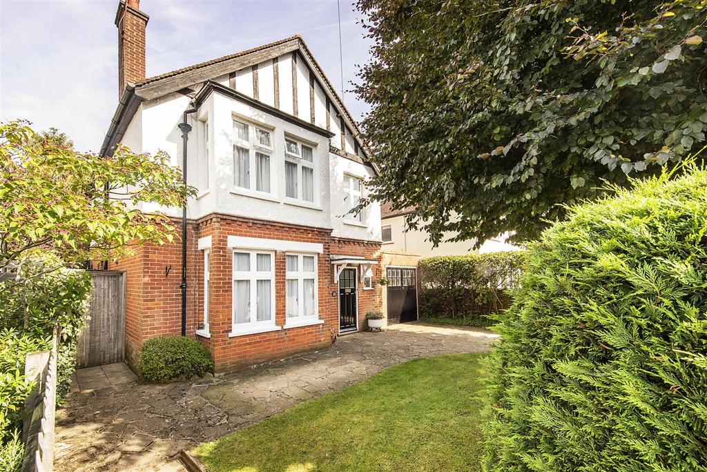Dalkeith Road, Harpenden 6 bed detached house £1,575,000