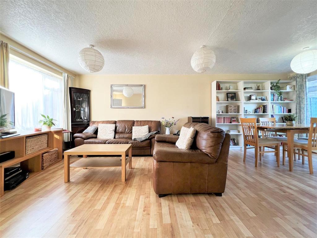Living area.jpg