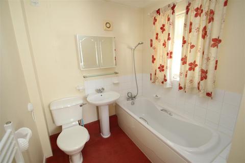 8 Bonaker Close, Porton, Salisbury, SP4 0LG