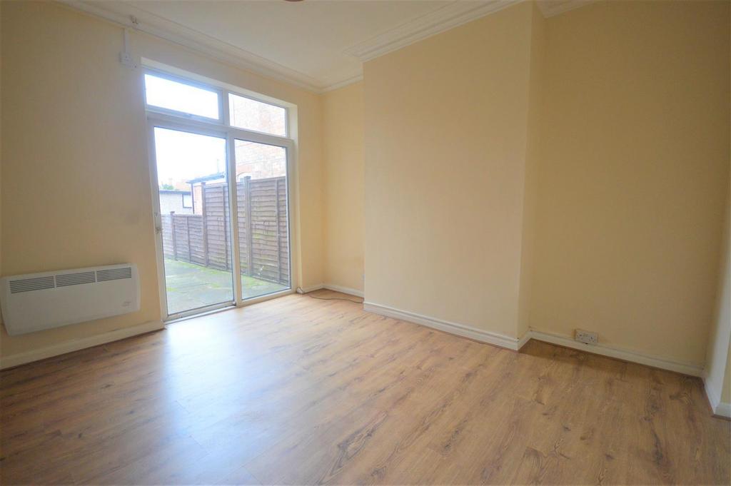 Blaby Road, Wigston, Leicester, LE18 4 bed apartment £235,000