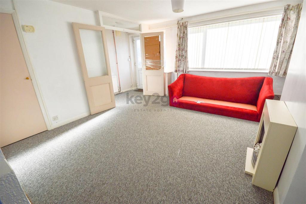 Medlock Crescent, Handsworth, S13 3 bed semidetached house £825 pcm