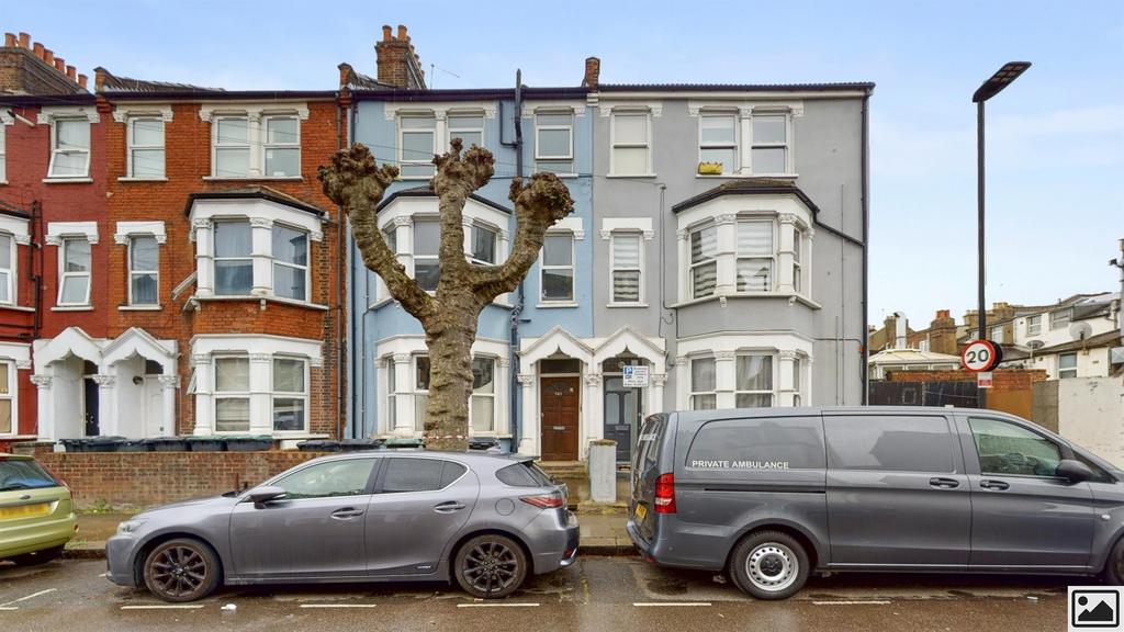 Carlingford Road, London 2 bed flat £425,000