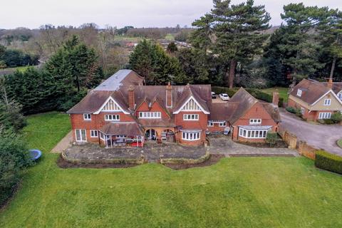 6 bedroom property for sale - Fir Tree Avenue, Stoke Poges, Slough