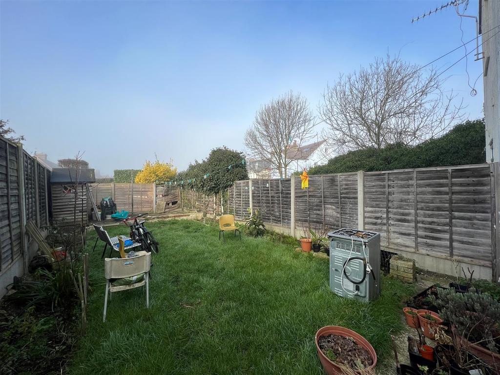 Southbourne Grove, WestcliffOnSea 2 bed flat for sale £220,000