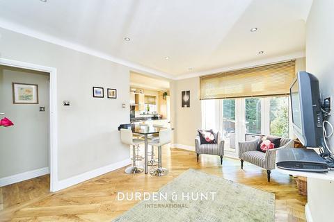 39 Roding View, Buckhurst Hill, IG9 6AF