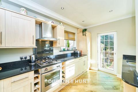 39 Roding View, Buckhurst Hill, IG9 6AF