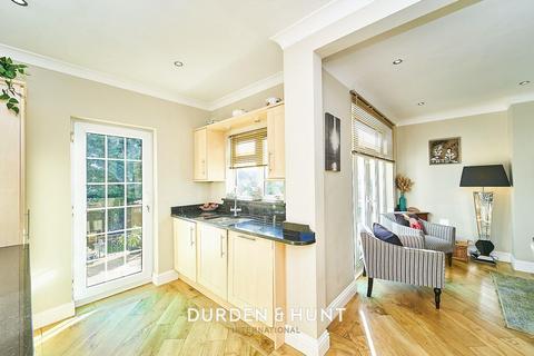 39 Roding View, Buckhurst Hill, IG9 6AF
