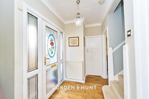 39 Roding View, Buckhurst Hill, IG9 6AF