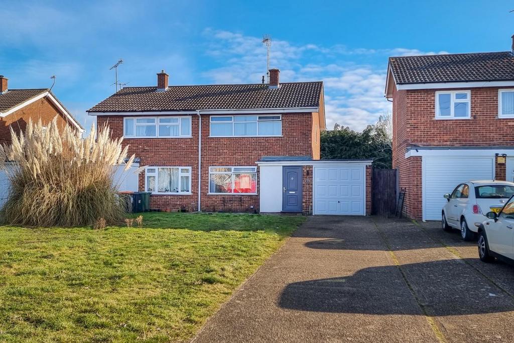 Garden Hedge, Leighton Buzzard 2 bed semidetached house £300,000