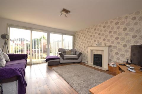 3 bedroom semi-detached house for sale, Sutton Avenue, Neston