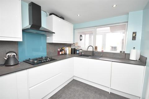 12 Sutton Avenue, Neston, CH64 0TQ