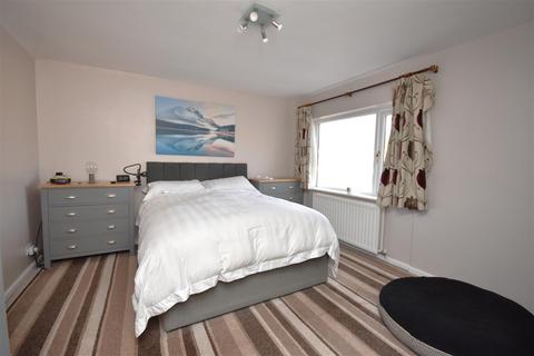 12 Sutton Avenue, Neston, CH64 0TQ