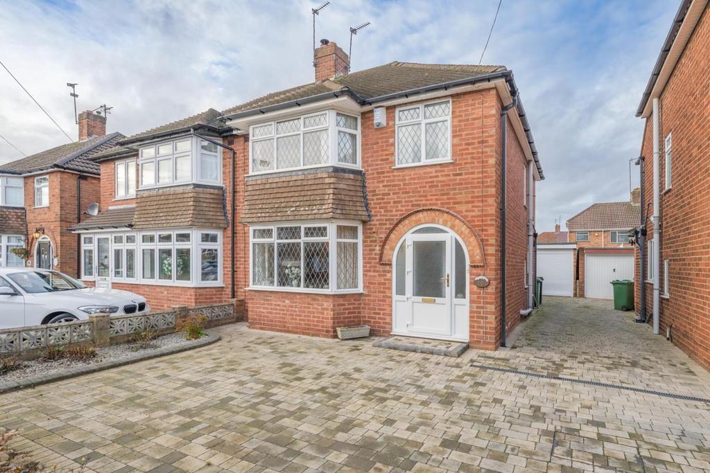 Acacia Drive, Bramford Estate 3 bed semidetached house for sale £220,000