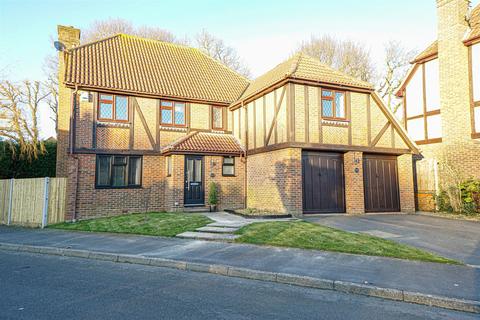 5 bedroom detached house for sale - Cowdray Park Road, Bexhill-On-Sea