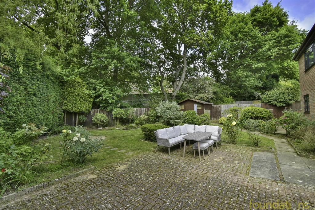 Cowdray Park Road, BexhillOnSea 5 bed detached house for sale £625,000