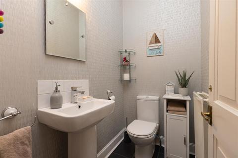 19 Gray Street, PH2 0JL