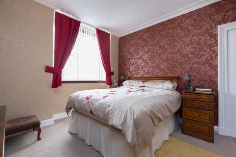 19 Gray Street, PH2 0JL