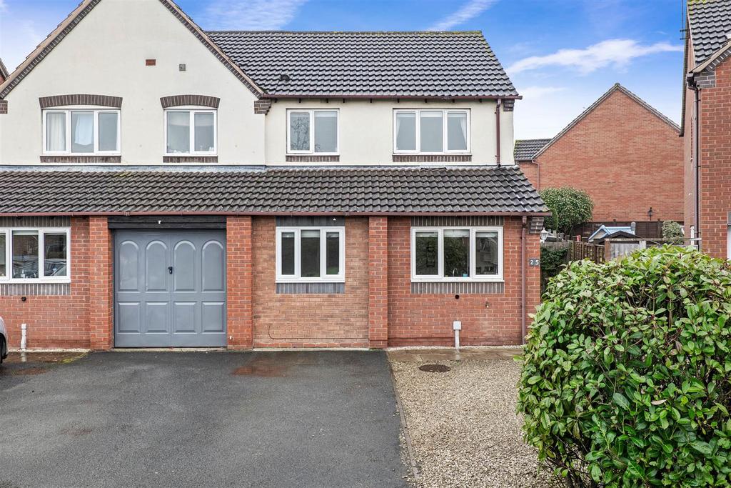 Lundy Row, St. Peter's, Worcester 3 bed semidetached house £300,000