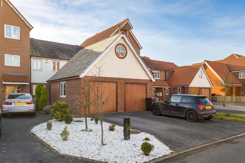 Park Lane, Burton Waters, Lincoln 2 bed terraced house £235,000