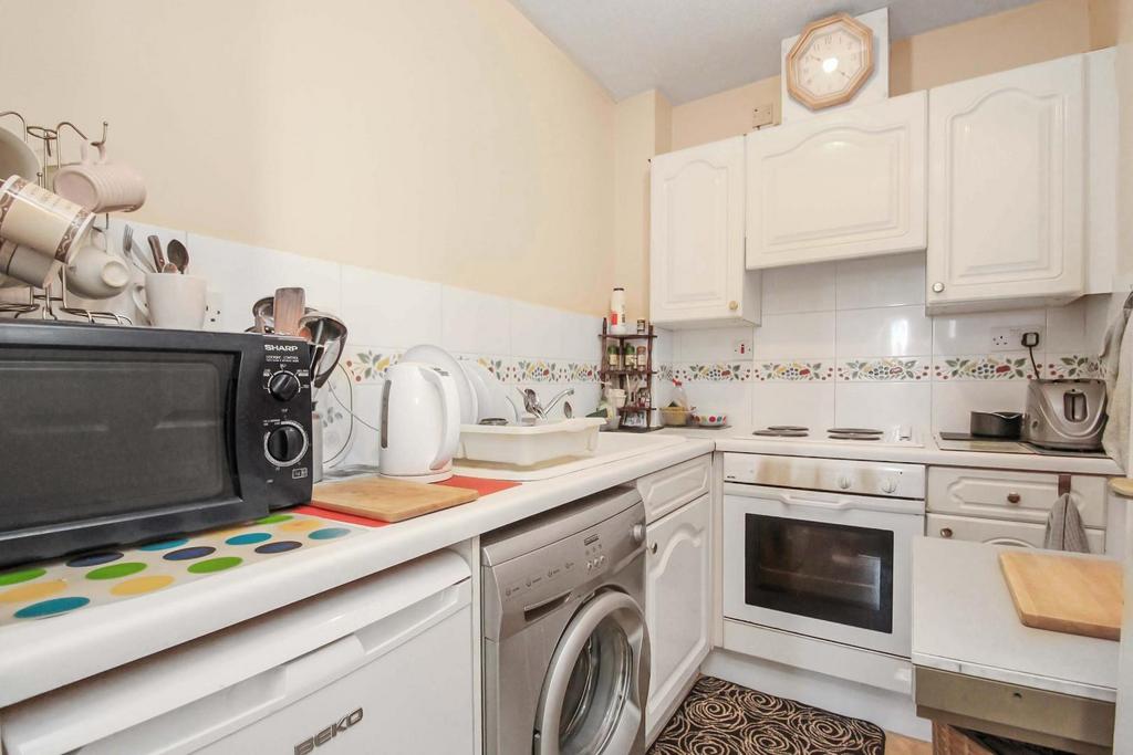 Mill Lane, Boroughbridge, York 2 bed flat £100,000