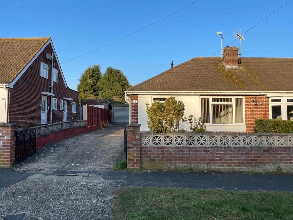 The Crescent, Andover 2 bed semidetached bungalow £1,200 pcm (£277 pw)