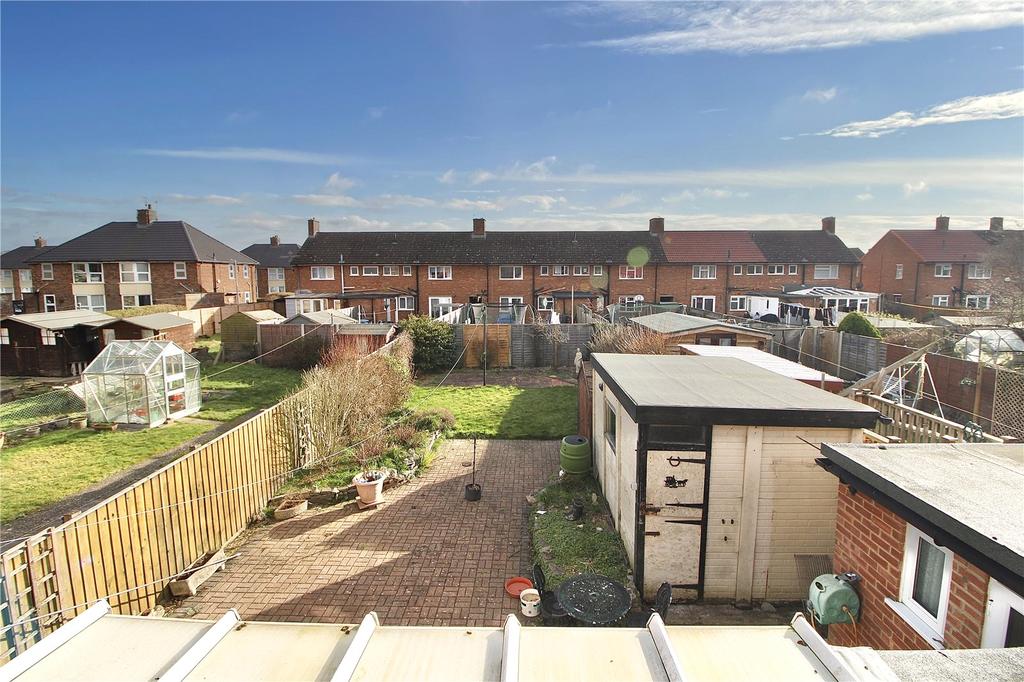 Robin Drive, Ipswich, Suffolk, IP2 3 bed end of terrace house £250,000