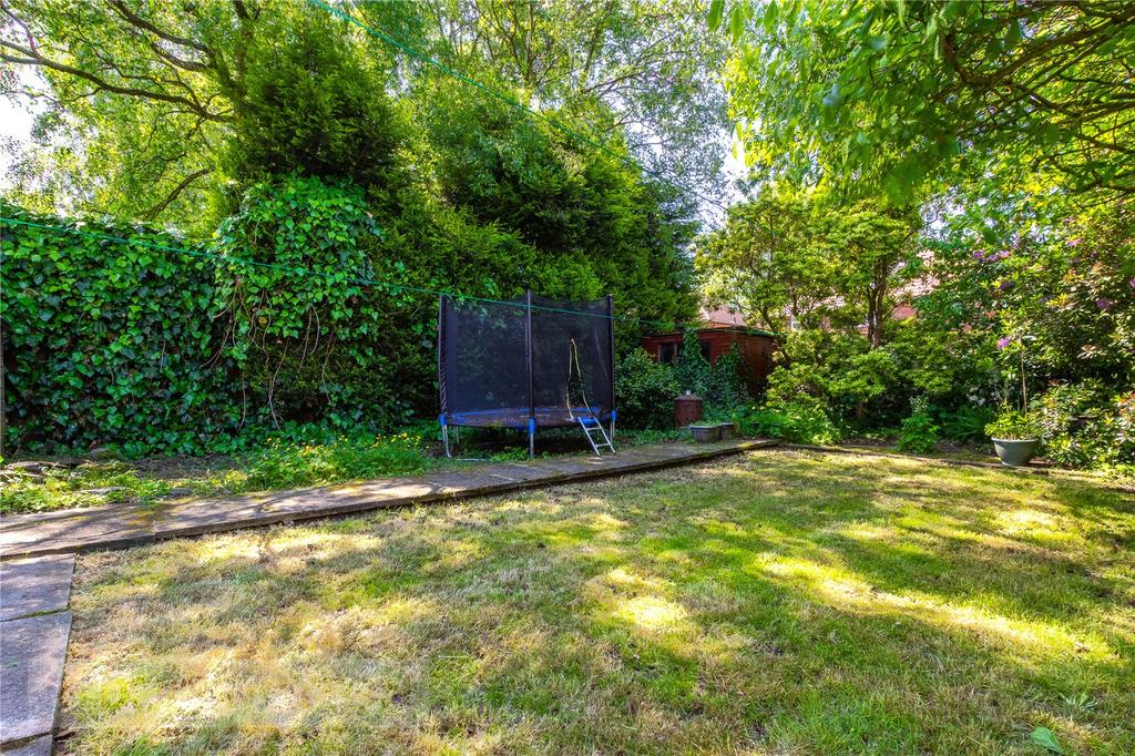 Kirkway, Alkrington, Middleton, Manchester, M24 3 bed semidetached