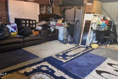 Garage to rent, Clipston Way, Northampton NN5