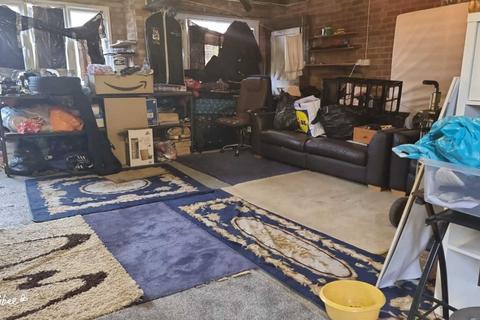 Garage to rent, Clipston Way, Northampton NN5