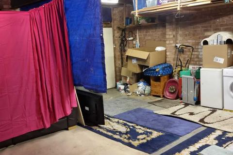 Garage to rent, Clipston Way, Northampton NN5