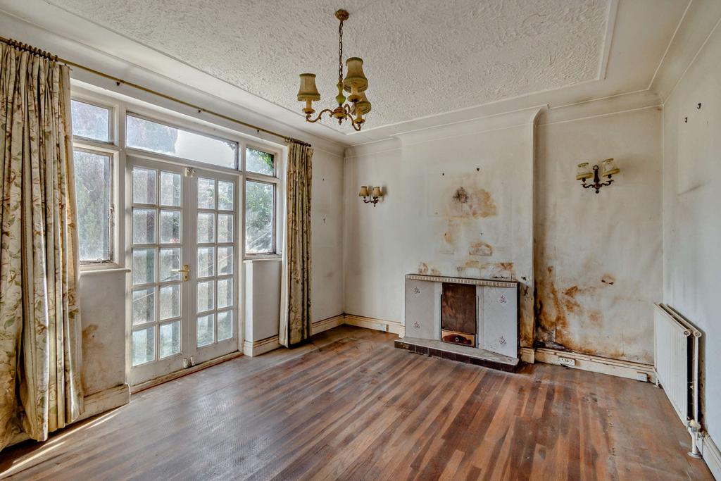 Cheney Street, Pinner, HA5 2 bed detached bungalow £700,000