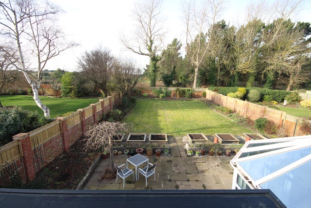 Astley Drive, Brierdene, Whitley Bay, NE26 4AE 4 bed detached house £