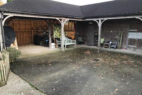 Garage to rent, Heath Lane, Willaston CH64