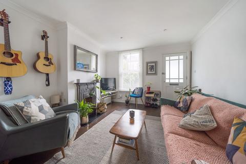 27 Hawks Road, Kingston Upon Thames, KT1 3DS