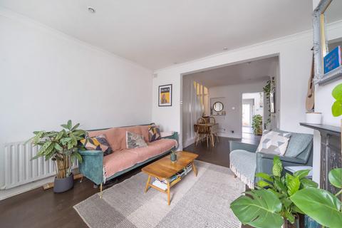 27 Hawks Road, Kingston Upon Thames, KT1 3DS