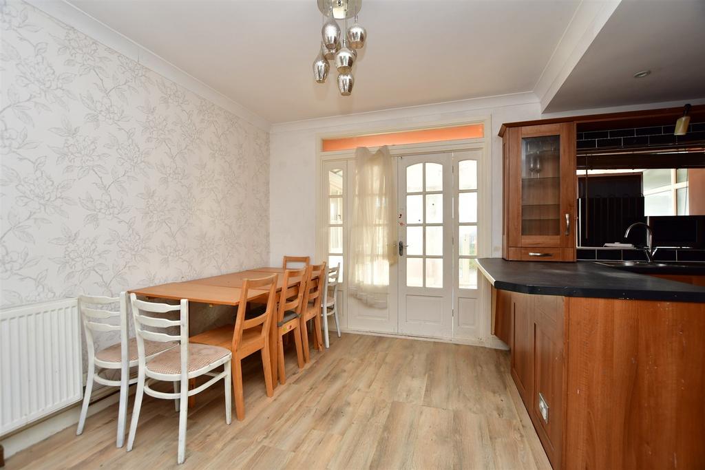 Kitchen/ Dining Area