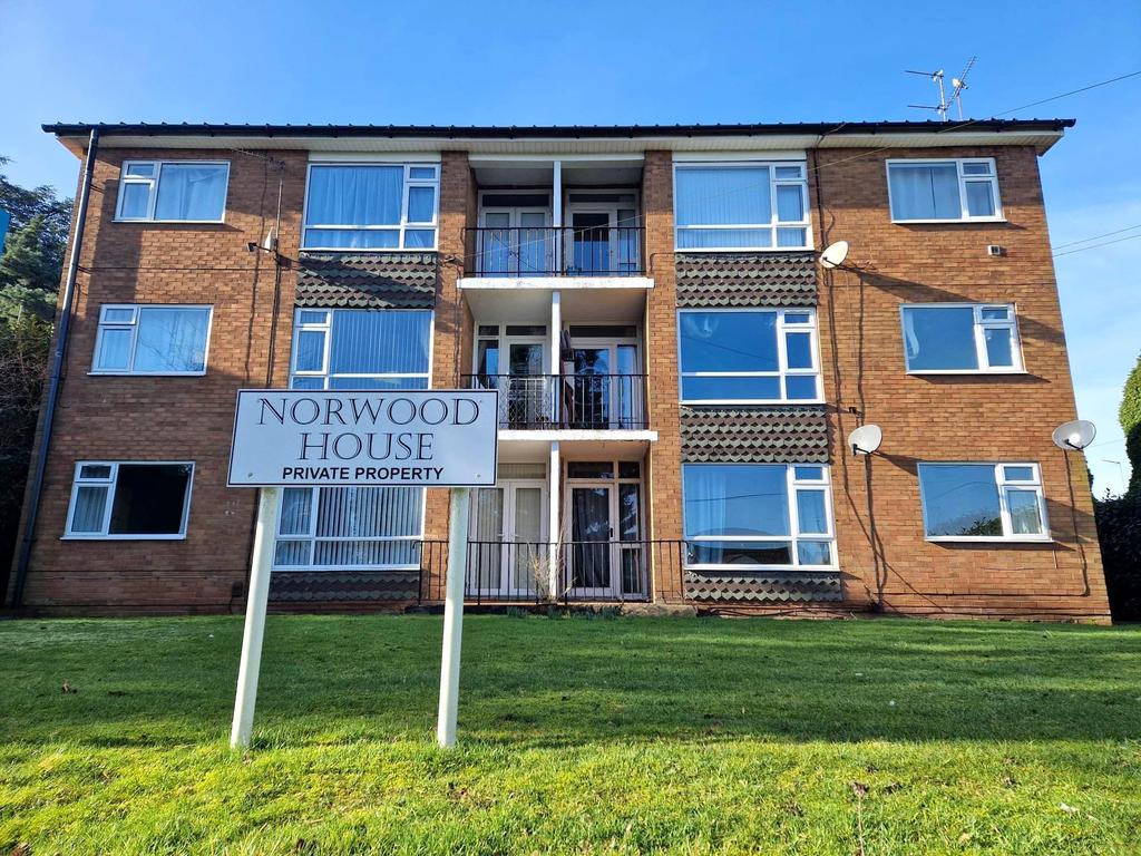 Norwood House, Rugeley... 2 bed flat £675 pcm (£156 pw)