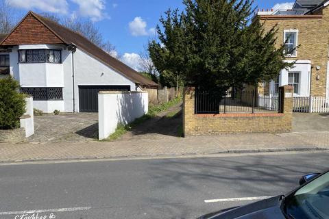 Garage to rent, Bromley Lane, Chislehurst BR7