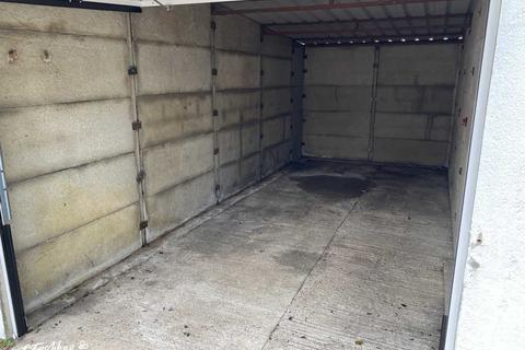 Garage to rent, Bromley Lane, Chislehurst BR7