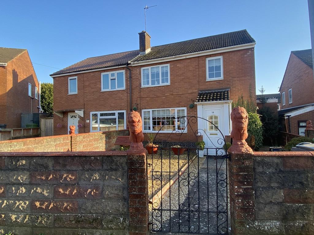 Honiton Road, Llanrumney, Cardiff. CF3 3 bed semidetached house for