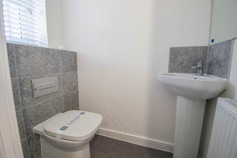 2 bedroom semi-detached house to rent, Turnberry Avenue, Blyth