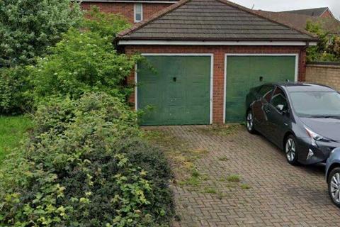 Garage to rent - Sedley Close, Enfield EN1
