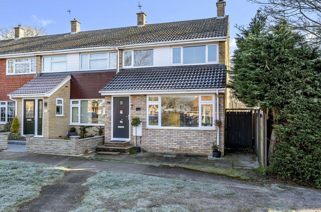 Giles Road, Tadley RG26 3RR 3 bed end of terrace house for sale £325,000